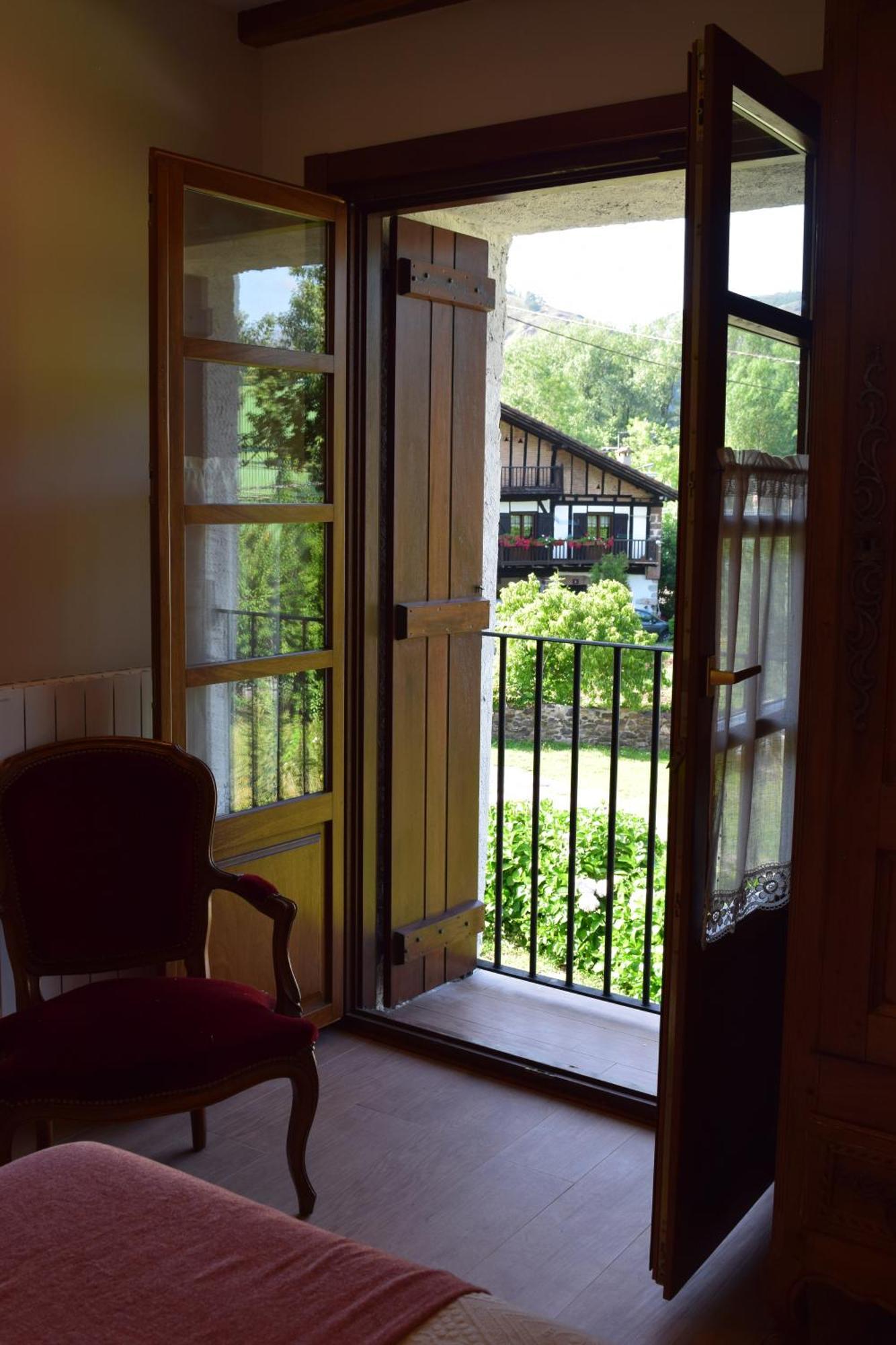 Peritxenea Landa Apartamentuak Lesaka Luaran gambar
